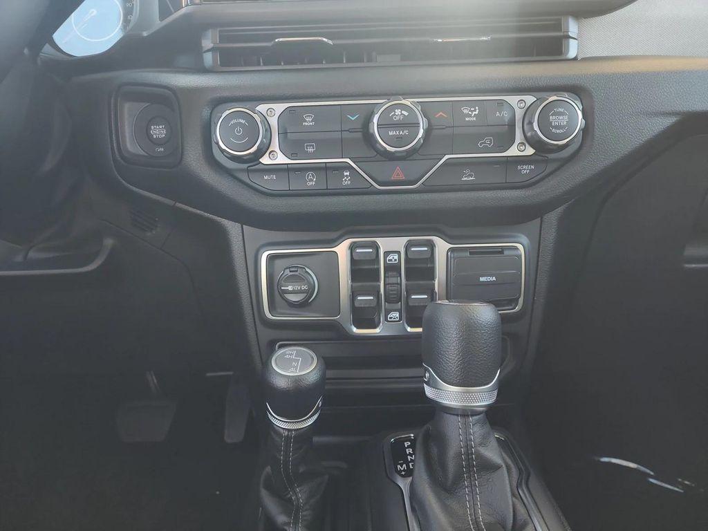 new 2025 Jeep Gladiator car, priced at $48,335