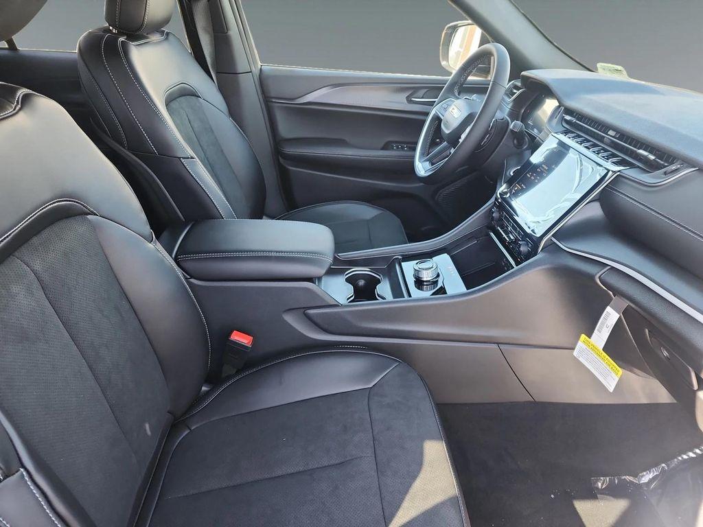 new 2025 Jeep Grand Cherokee car, priced at $44,730