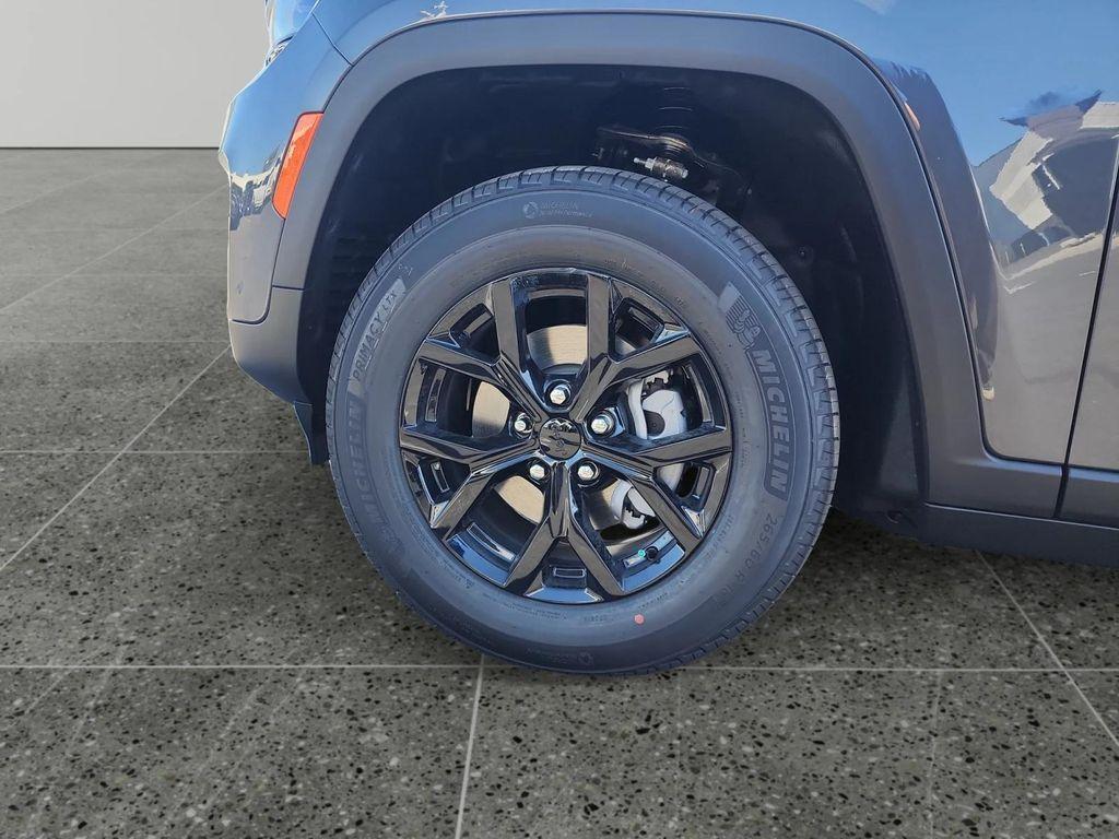 new 2025 Jeep Grand Cherokee car, priced at $44,730