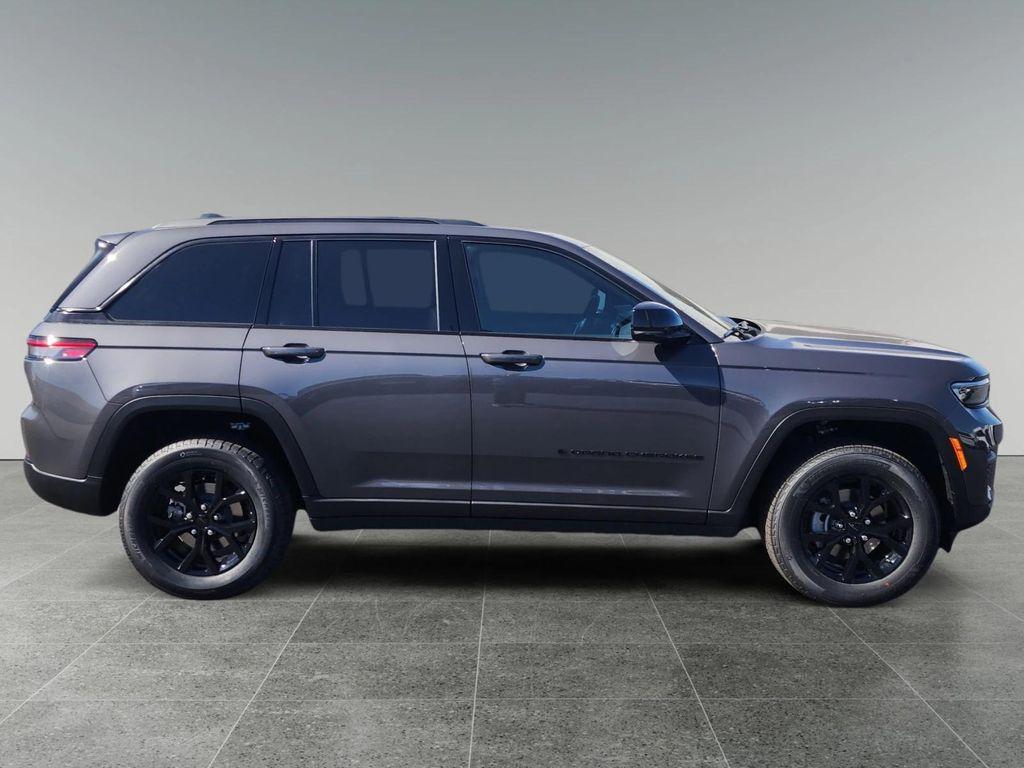 new 2025 Jeep Grand Cherokee car, priced at $44,730