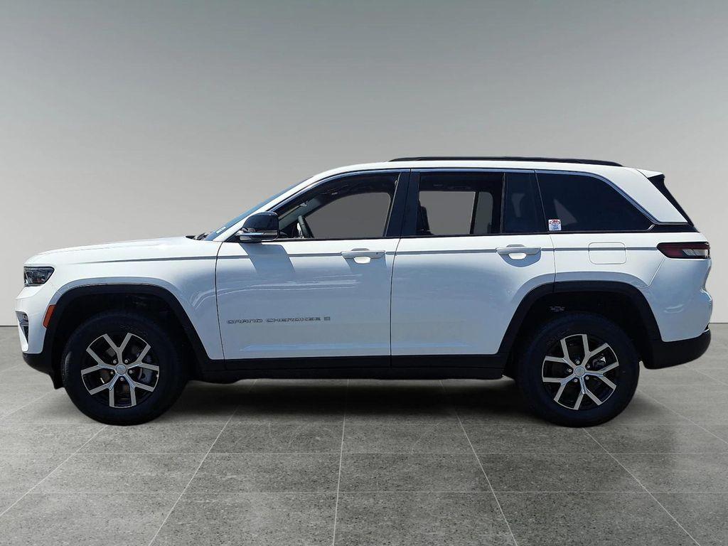 new 2025 Jeep Grand Cherokee car, priced at $44,700