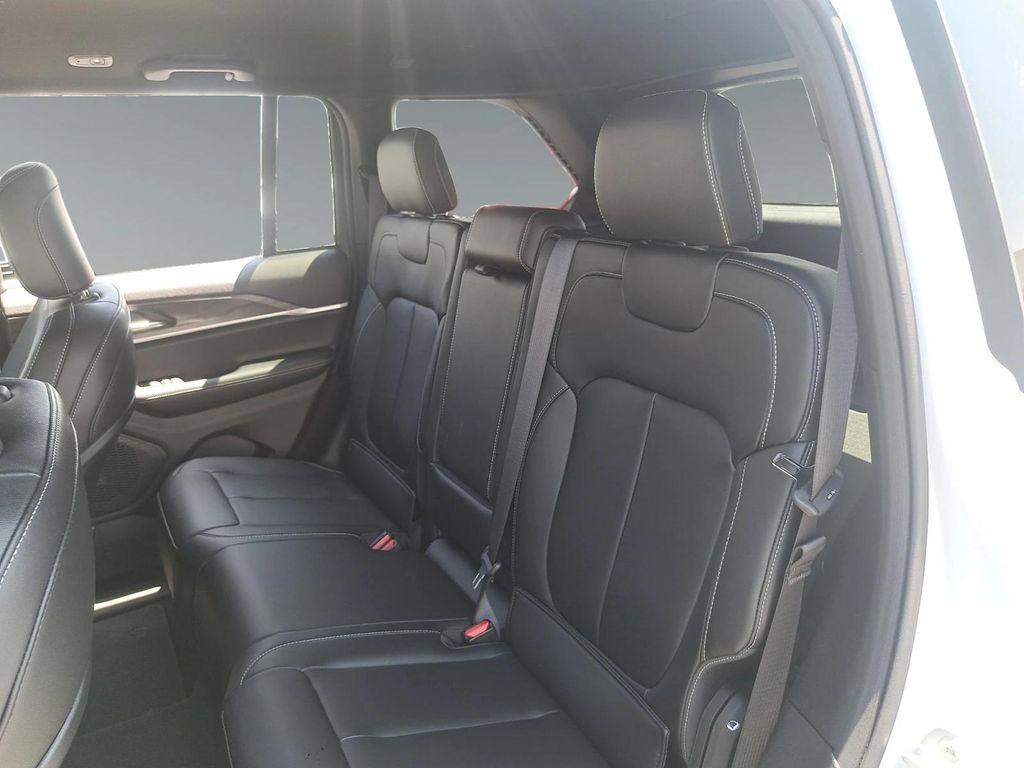 new 2025 Jeep Grand Cherokee car, priced at $44,700