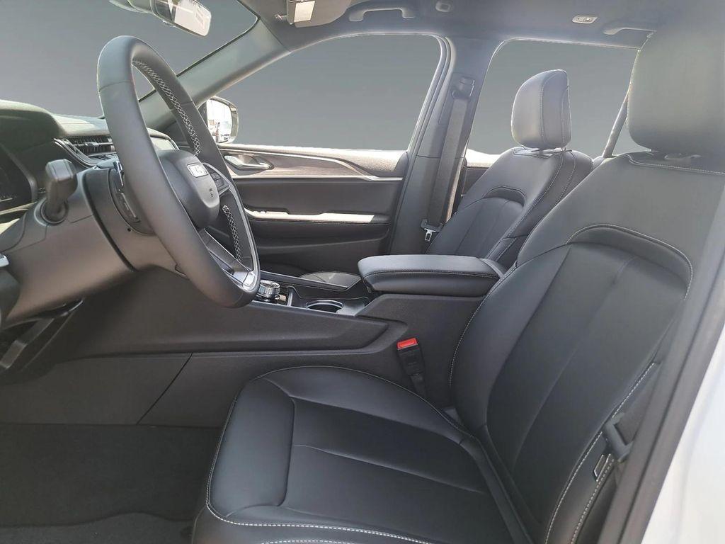 new 2025 Jeep Grand Cherokee car, priced at $44,700