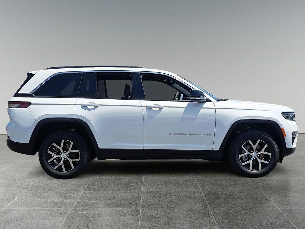 new 2025 Jeep Grand Cherokee car, priced at $44,700