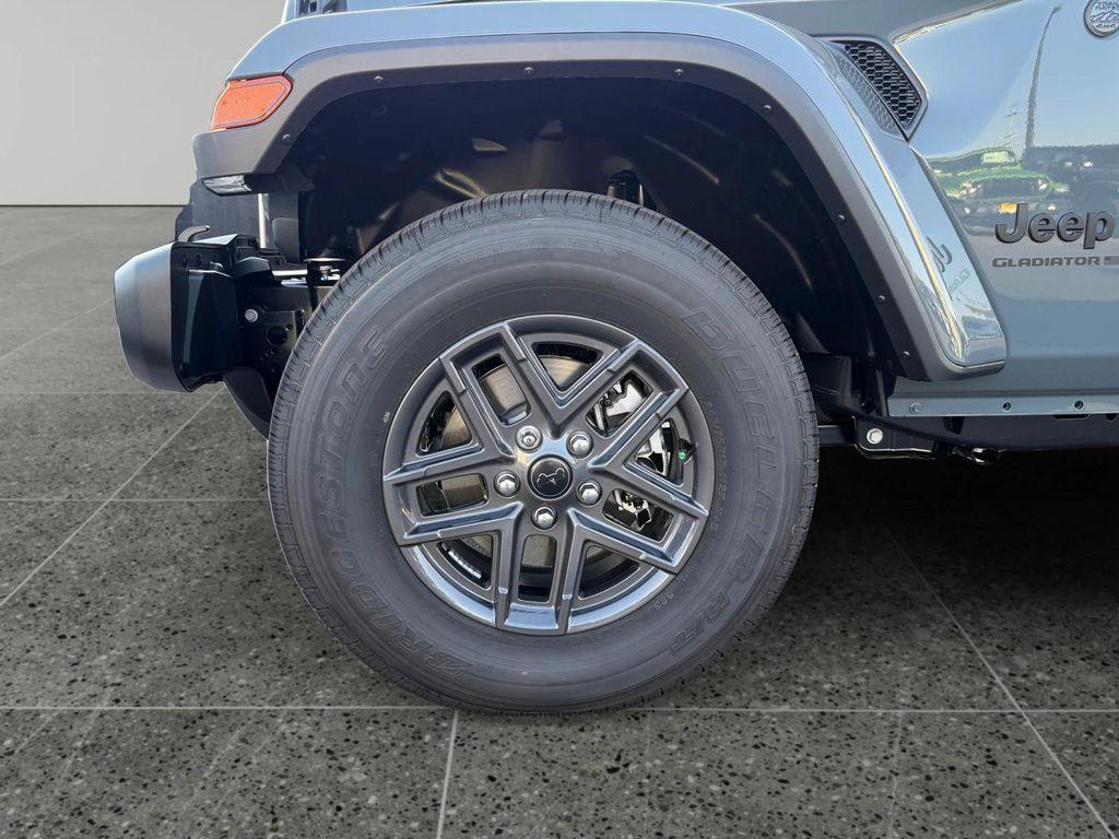 new 2025 Jeep Gladiator car, priced at $50,230