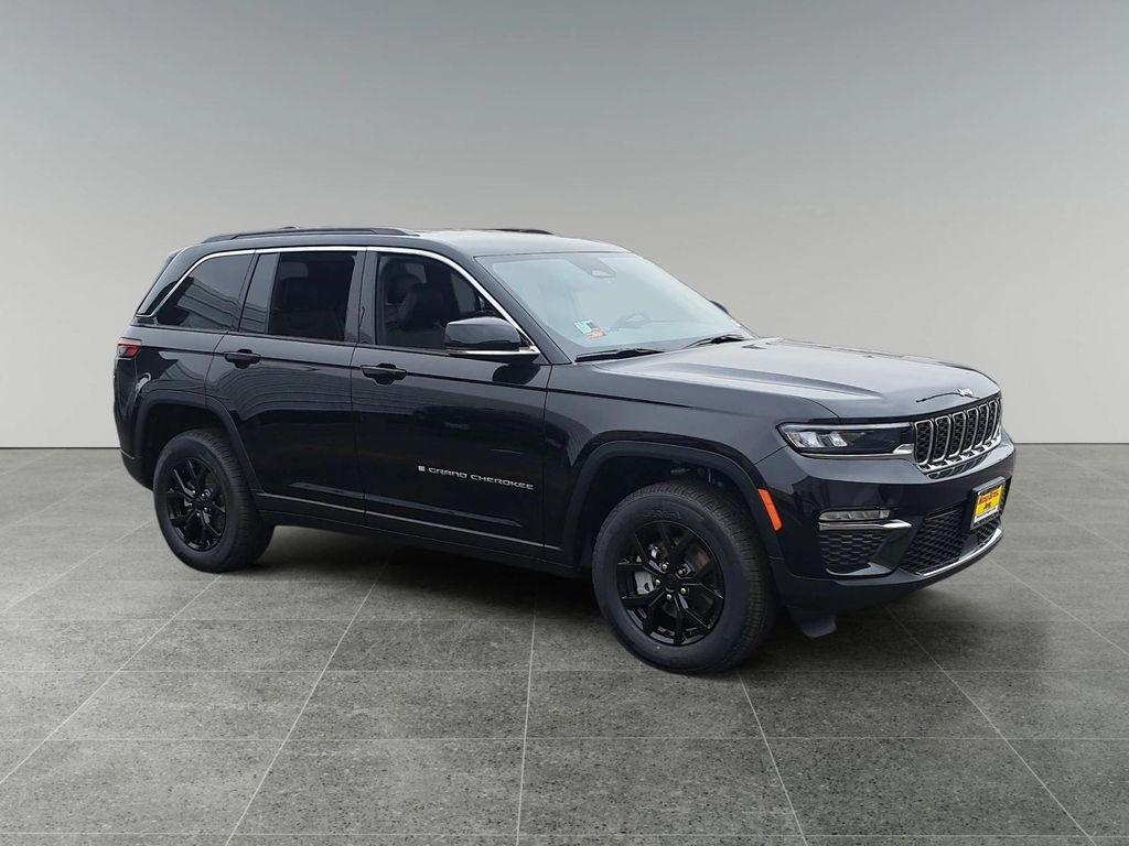 new 2025 Jeep Grand Cherokee car, priced at $45,295