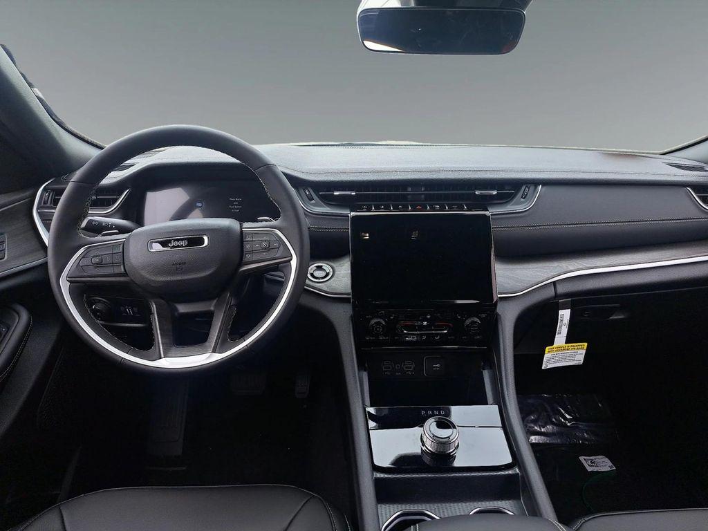 new 2025 Jeep Grand Cherokee car, priced at $45,295