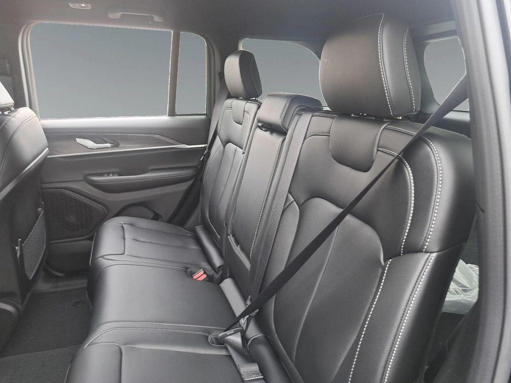 new 2025 Jeep Grand Cherokee car, priced at $45,295