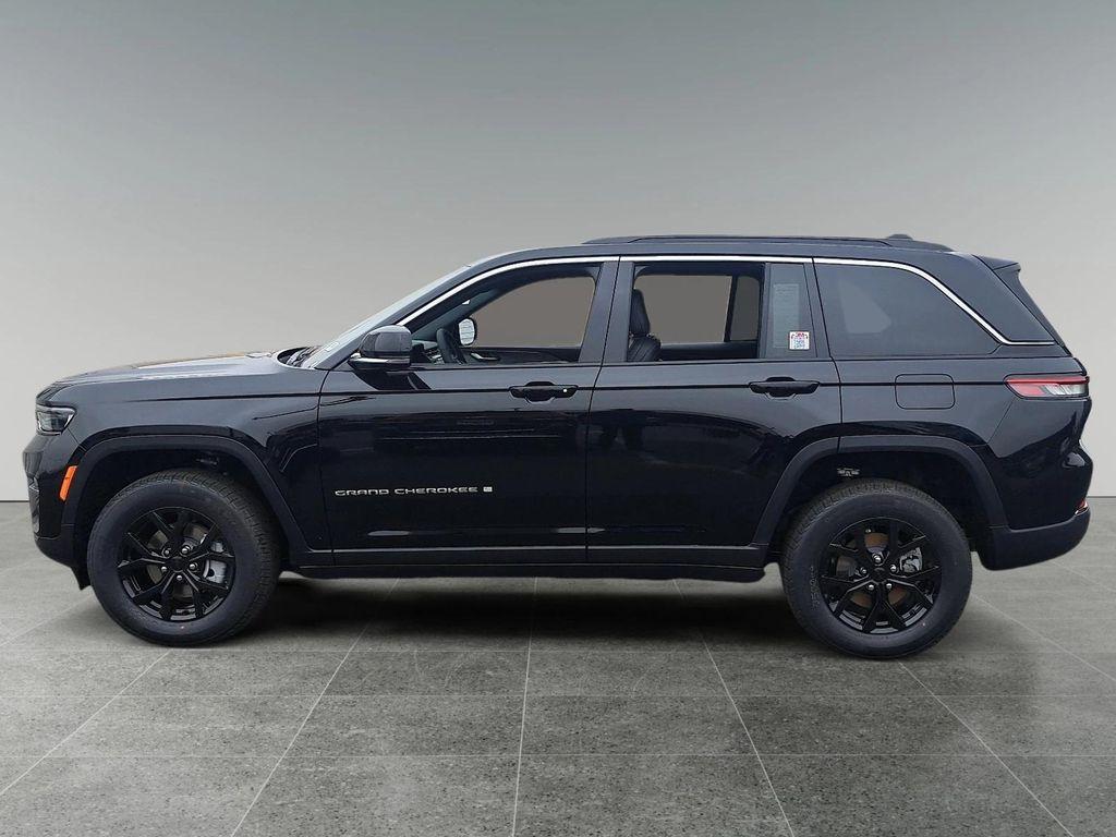 new 2025 Jeep Grand Cherokee car, priced at $45,295