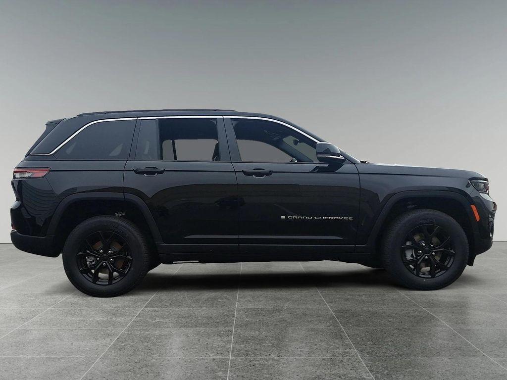 new 2025 Jeep Grand Cherokee car, priced at $45,295