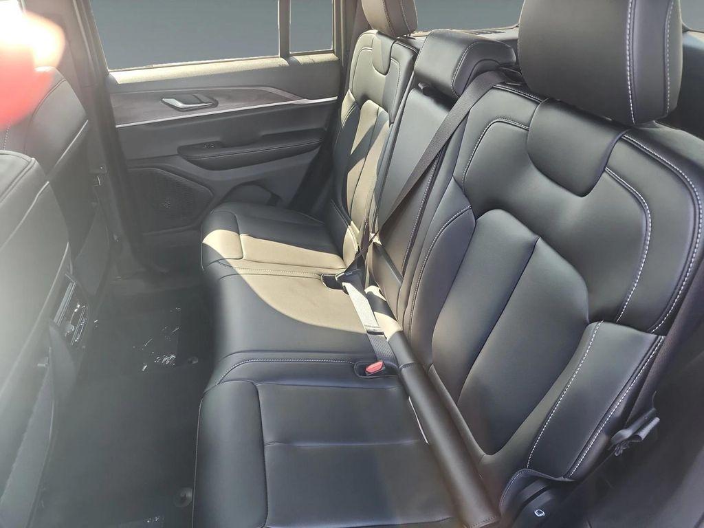 new 2025 Jeep Grand Cherokee car, priced at $51,215