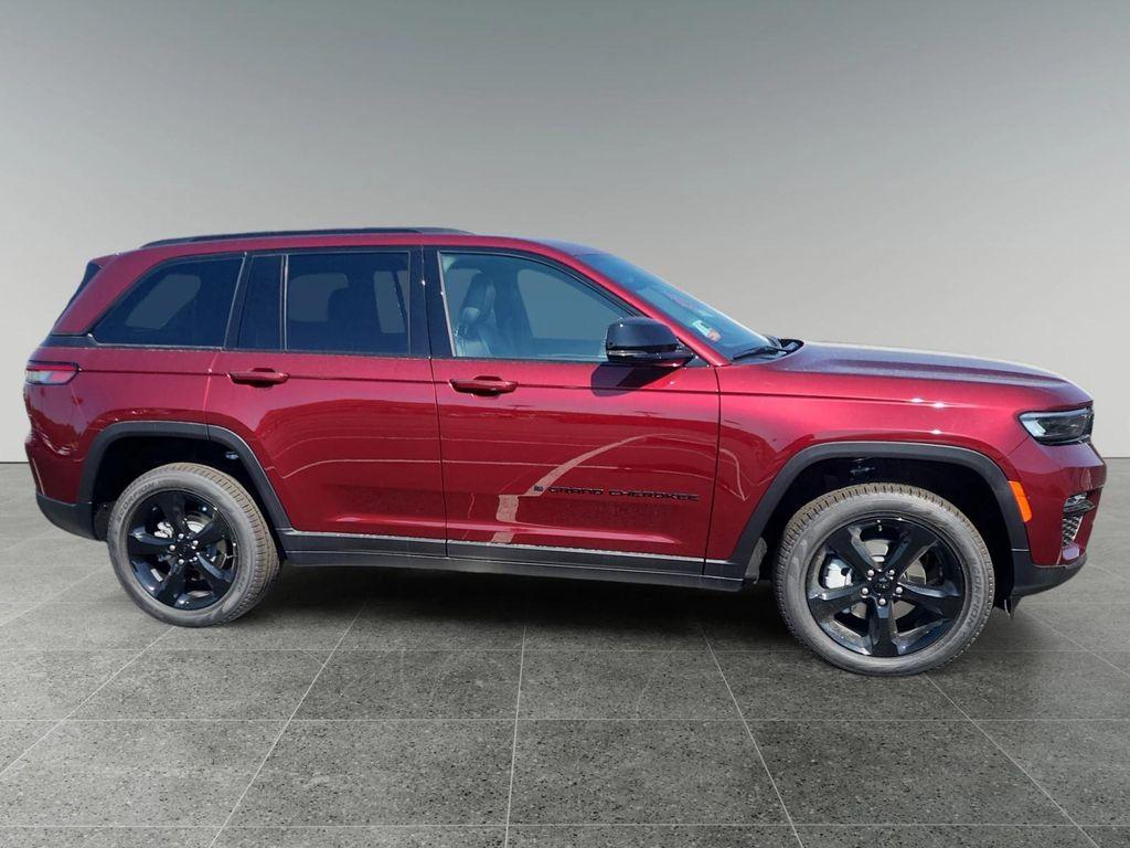 new 2025 Jeep Grand Cherokee car, priced at $51,215