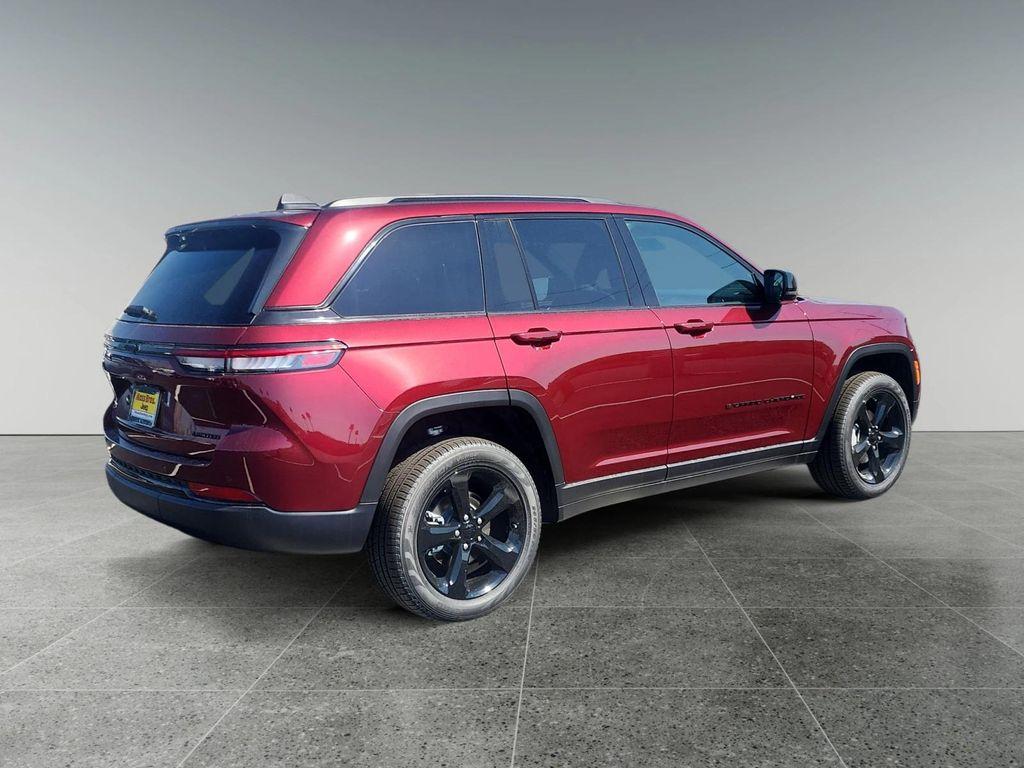 new 2025 Jeep Grand Cherokee car, priced at $51,215