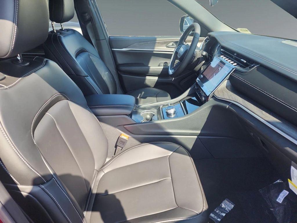 new 2025 Jeep Grand Cherokee car, priced at $51,215