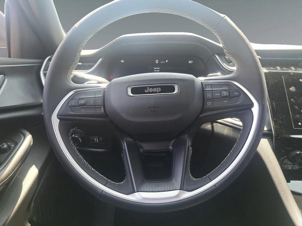 new 2025 Jeep Grand Cherokee car, priced at $42,375