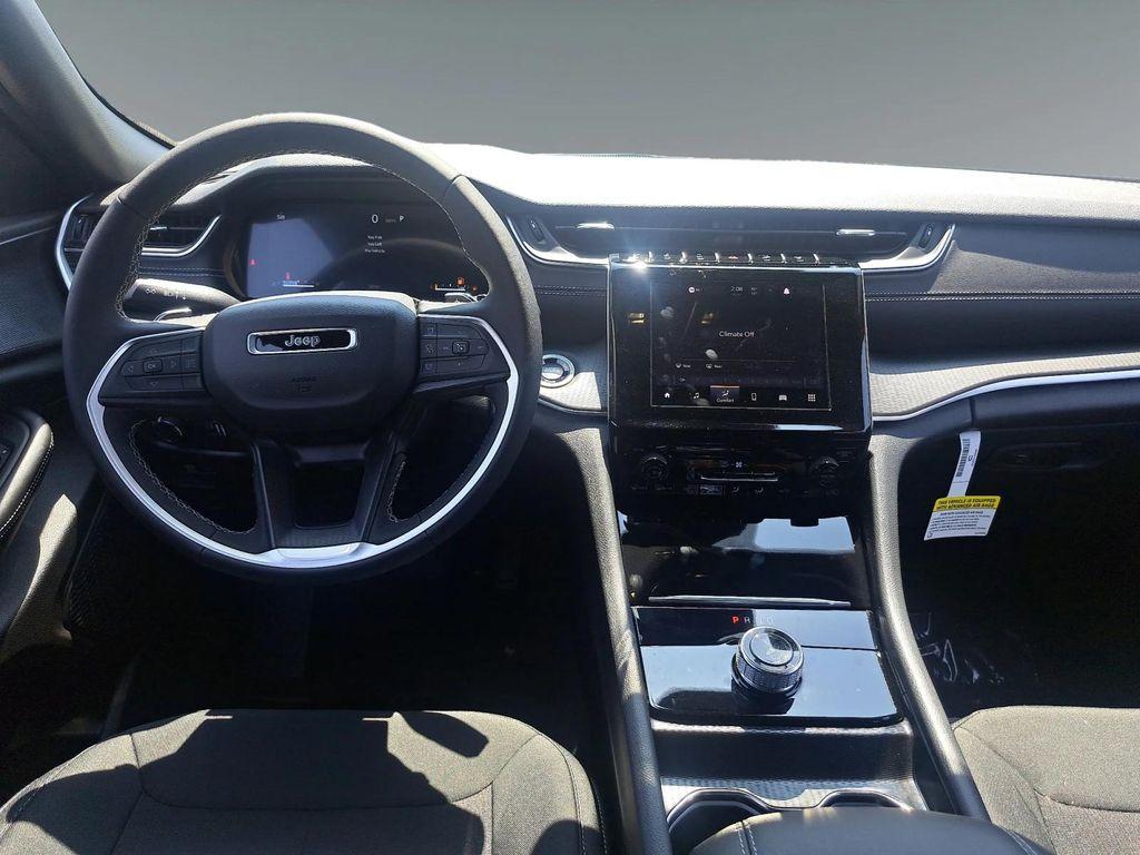 new 2025 Jeep Grand Cherokee car, priced at $42,375