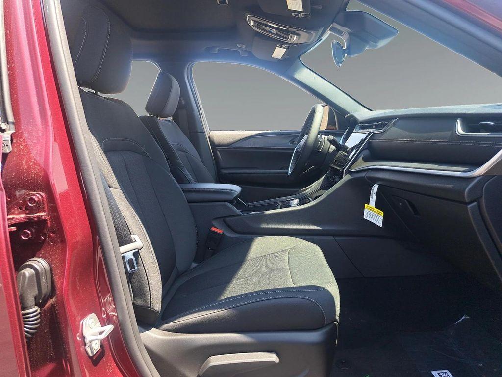new 2025 Jeep Grand Cherokee car, priced at $42,375