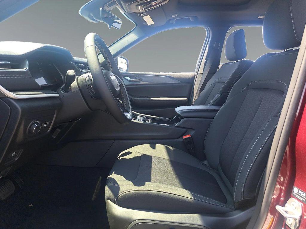 new 2025 Jeep Grand Cherokee car, priced at $42,375