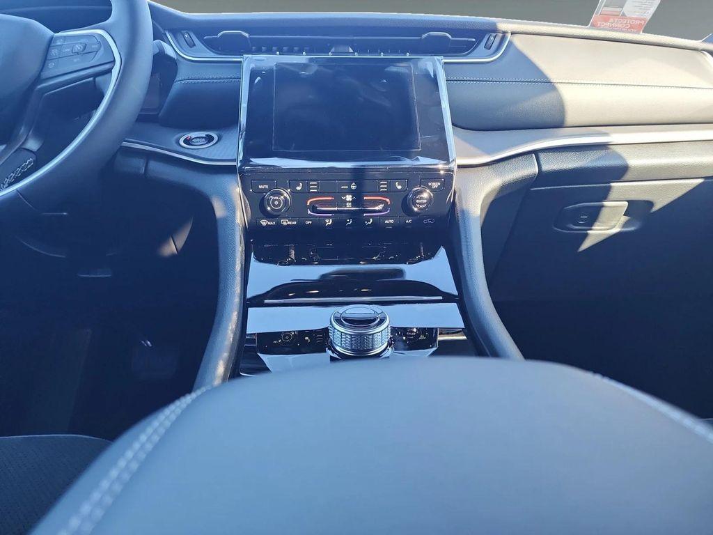 new 2025 Jeep Grand Cherokee L car, priced at $46,135