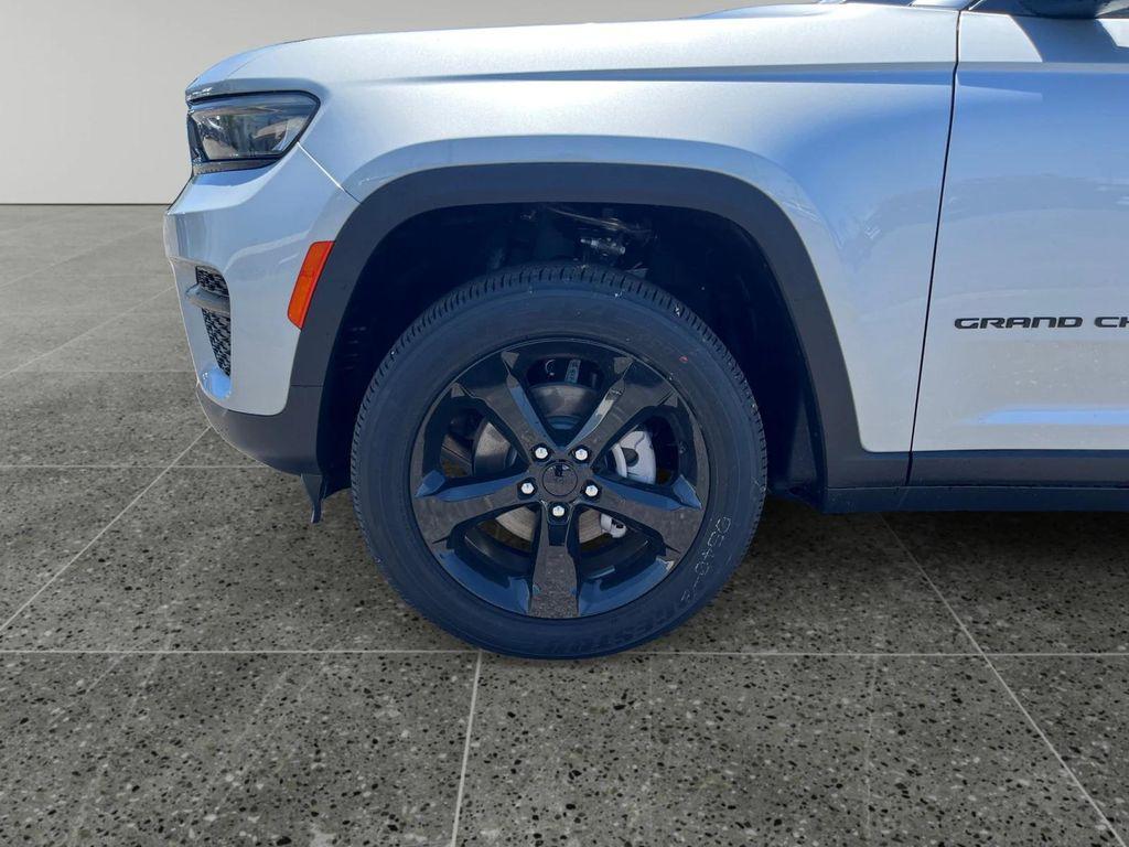 new 2025 Jeep Grand Cherokee car, priced at $48,175
