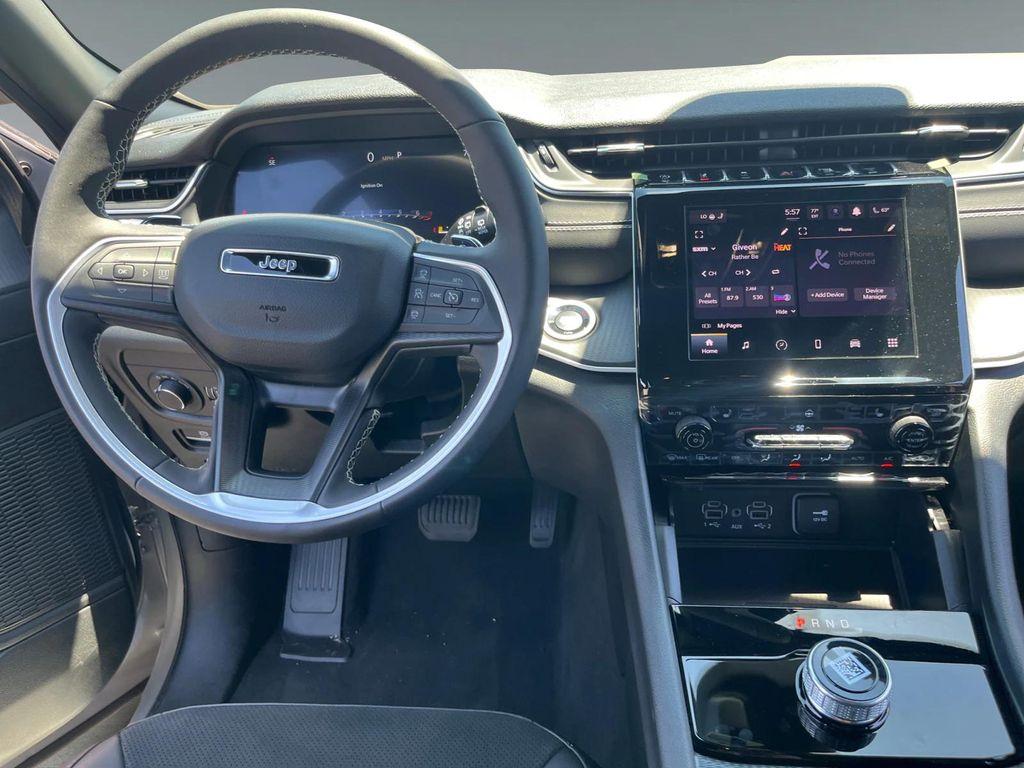 new 2025 Jeep Grand Cherokee car, priced at $48,175