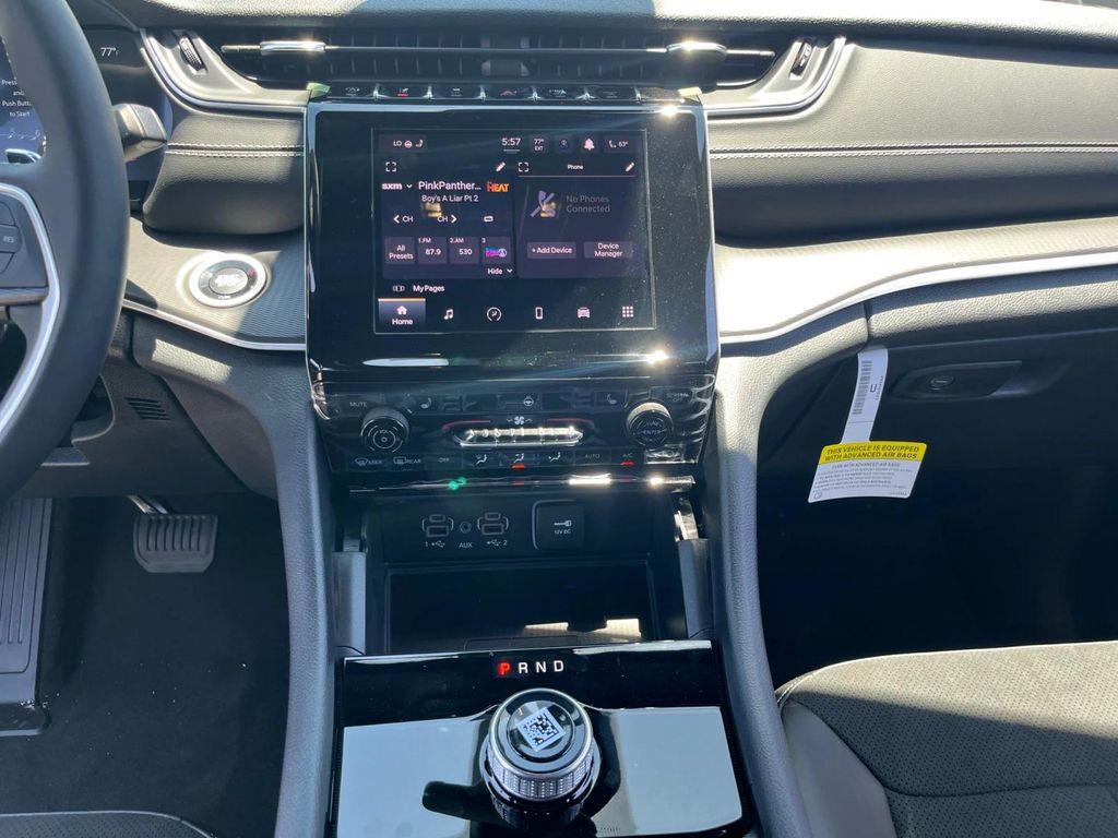 new 2025 Jeep Grand Cherokee car, priced at $48,175