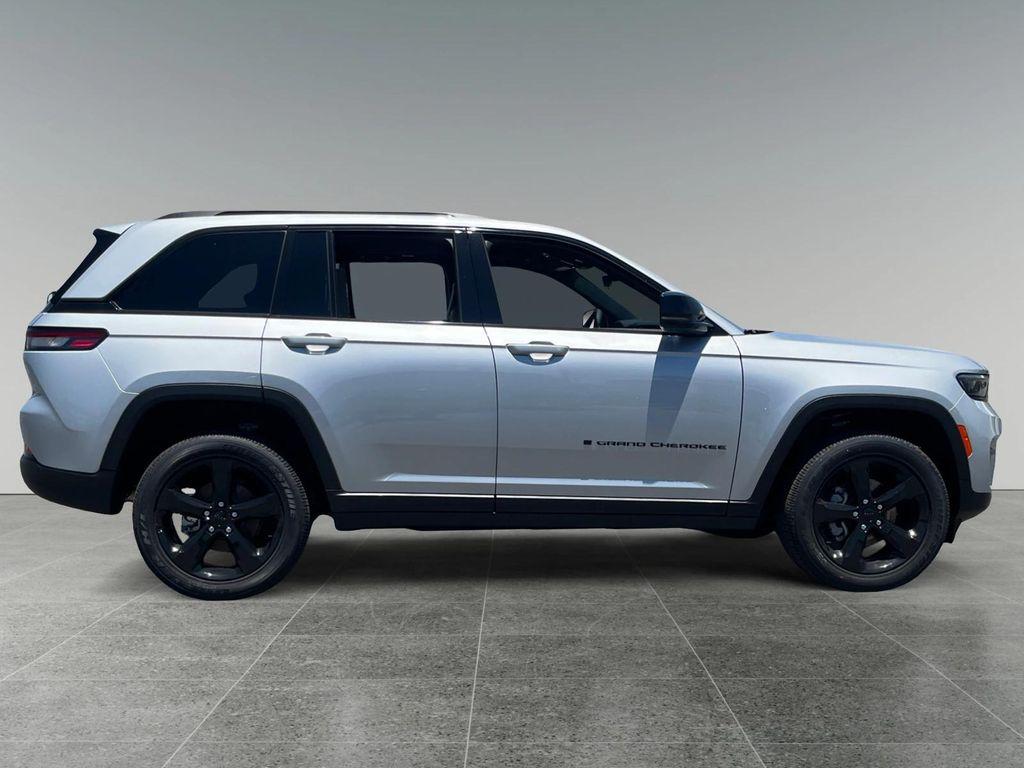 new 2025 Jeep Grand Cherokee car, priced at $48,175