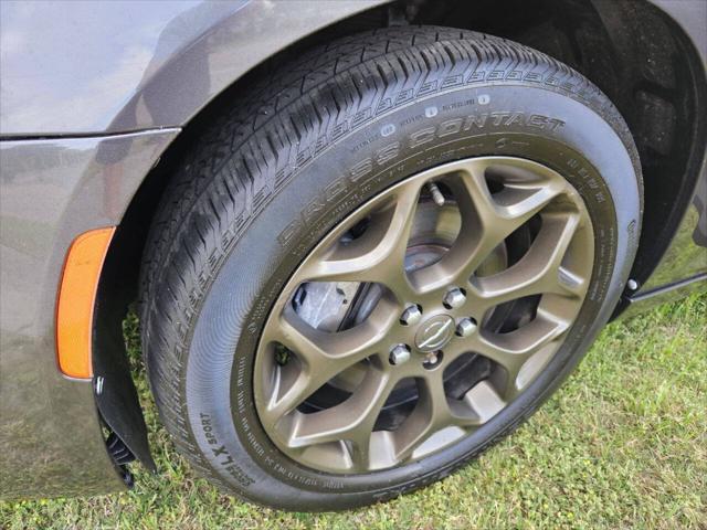 used 2016 Chrysler 300 car