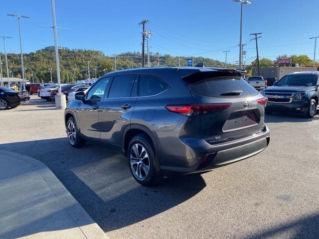 used 2021 Toyota Highlander car, priced at $35,887