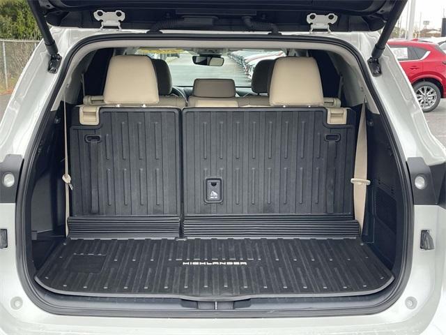 used 2024 Toyota Highlander Hybrid car, priced at $46,701