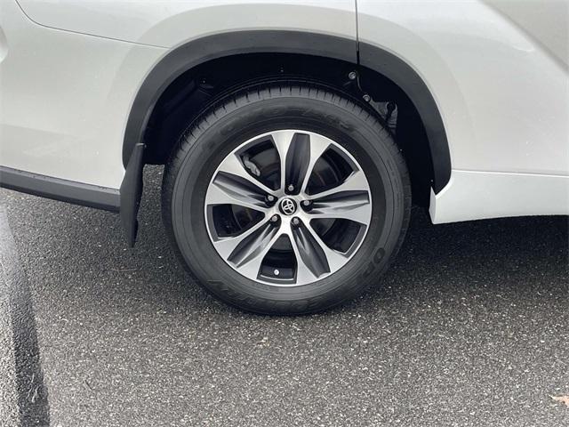 used 2024 Toyota Highlander Hybrid car, priced at $46,701