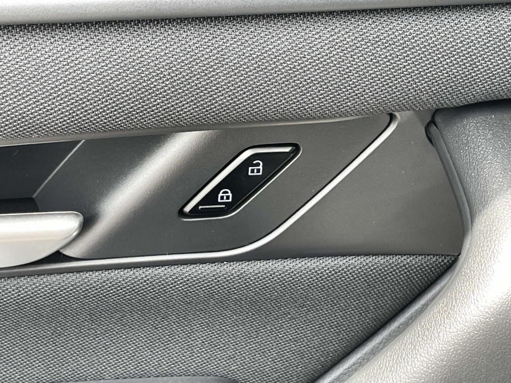 new 2025 Mazda CX-90 car, priced at $39,675