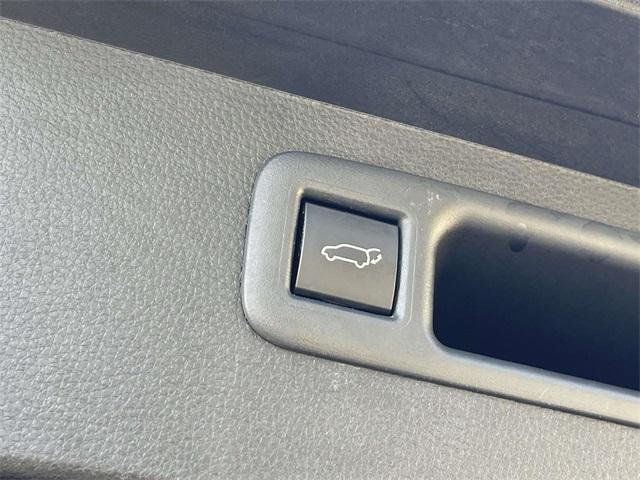 used 2024 Toyota Highlander car, priced at $37,499