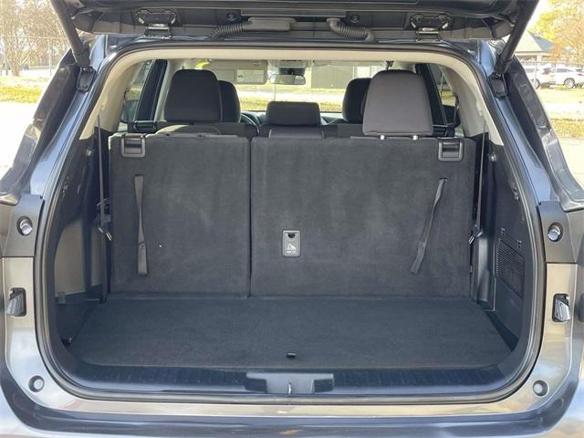 used 2024 Toyota Highlander car, priced at $37,499