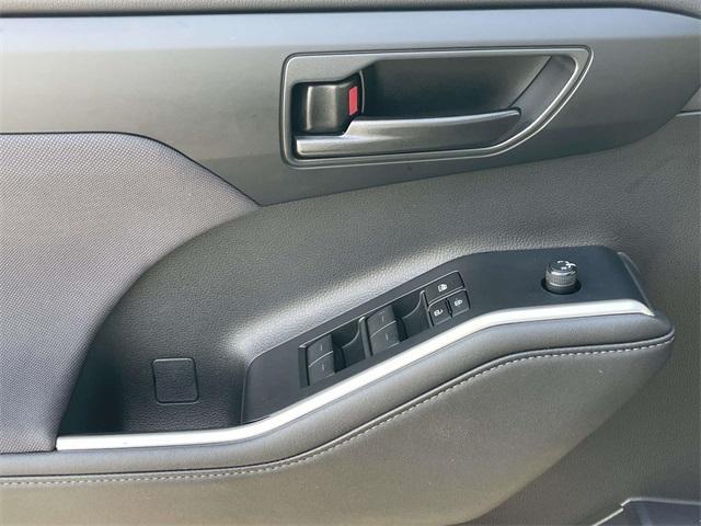 used 2024 Toyota Highlander car, priced at $37,499
