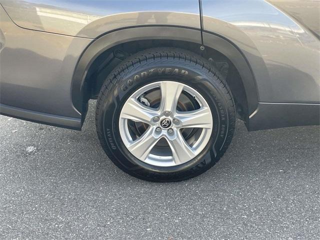 used 2024 Toyota Highlander car, priced at $37,499