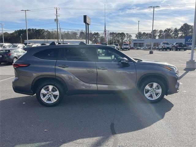 used 2024 Toyota Highlander car, priced at $37,499