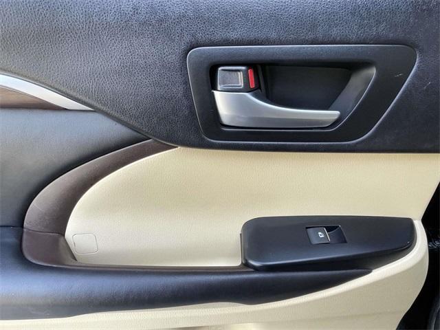 used 2015 Toyota Highlander car, priced at $15,900