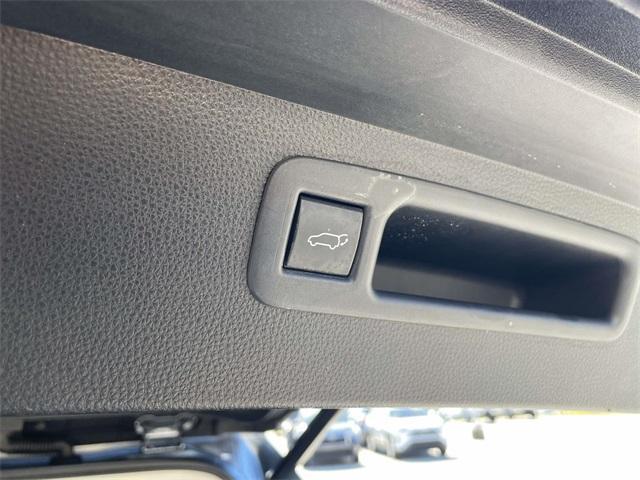 used 2021 Toyota Highlander car, priced at $30,392