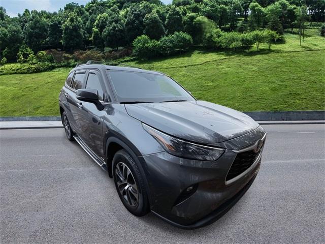 used 2023 Toyota Highlander Hybrid car, priced at $38,104