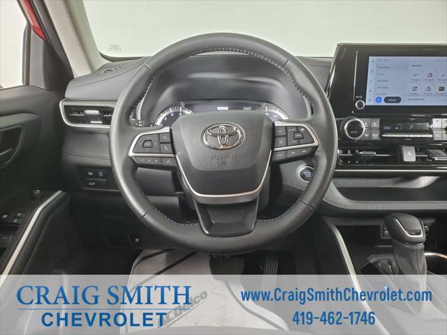 used 2024 Toyota Highlander car, priced at $36,900