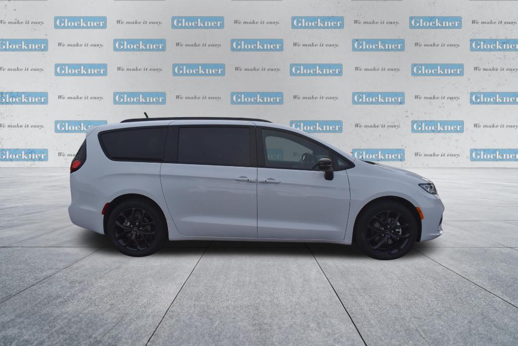 new 2024 Chrysler Pacifica car, priced at $48,506