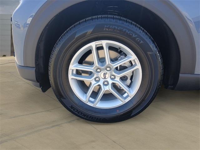 new 2025 Ford Explorer car, priced at $40,588