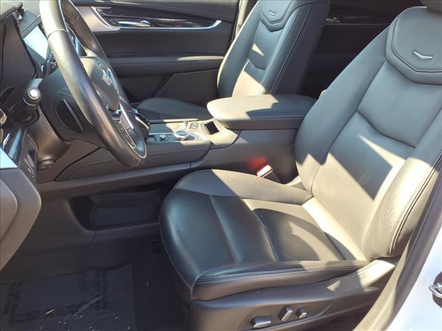 used 2023 Cadillac XT5 car, priced at $30,995