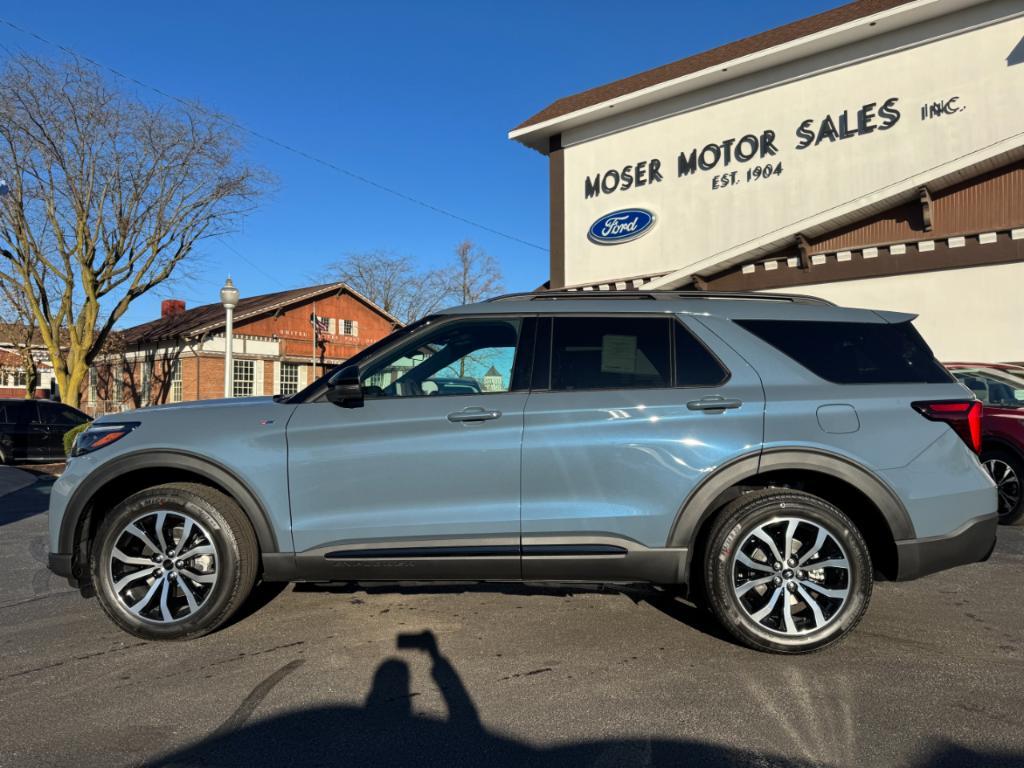 new 2025 Ford Explorer car, priced at $47,260