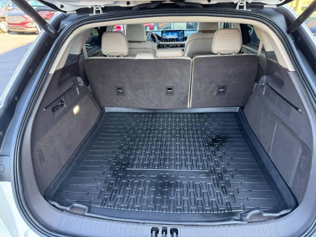 used 2022 Lincoln Nautilus car, priced at $35,500