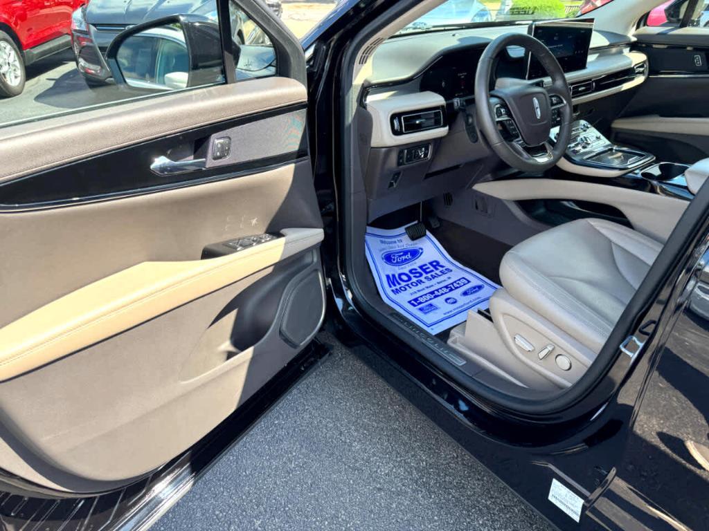 used 2022 Lincoln Nautilus car, priced at $29,900