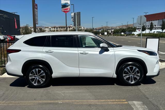 used 2022 Toyota Highlander car, priced at $32,313