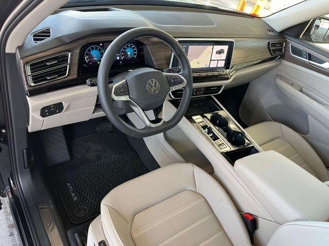 new 2025 Volkswagen Atlas car, priced at $47,303