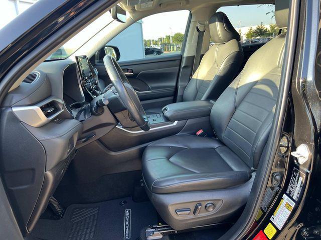 used 2021 Toyota Highlander car, priced at $30,651